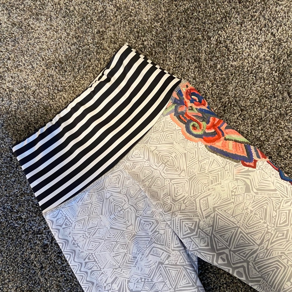 Onzie Flow Leggings View 3
